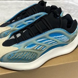 Yeezy 700 V3 ‘Arzareth’